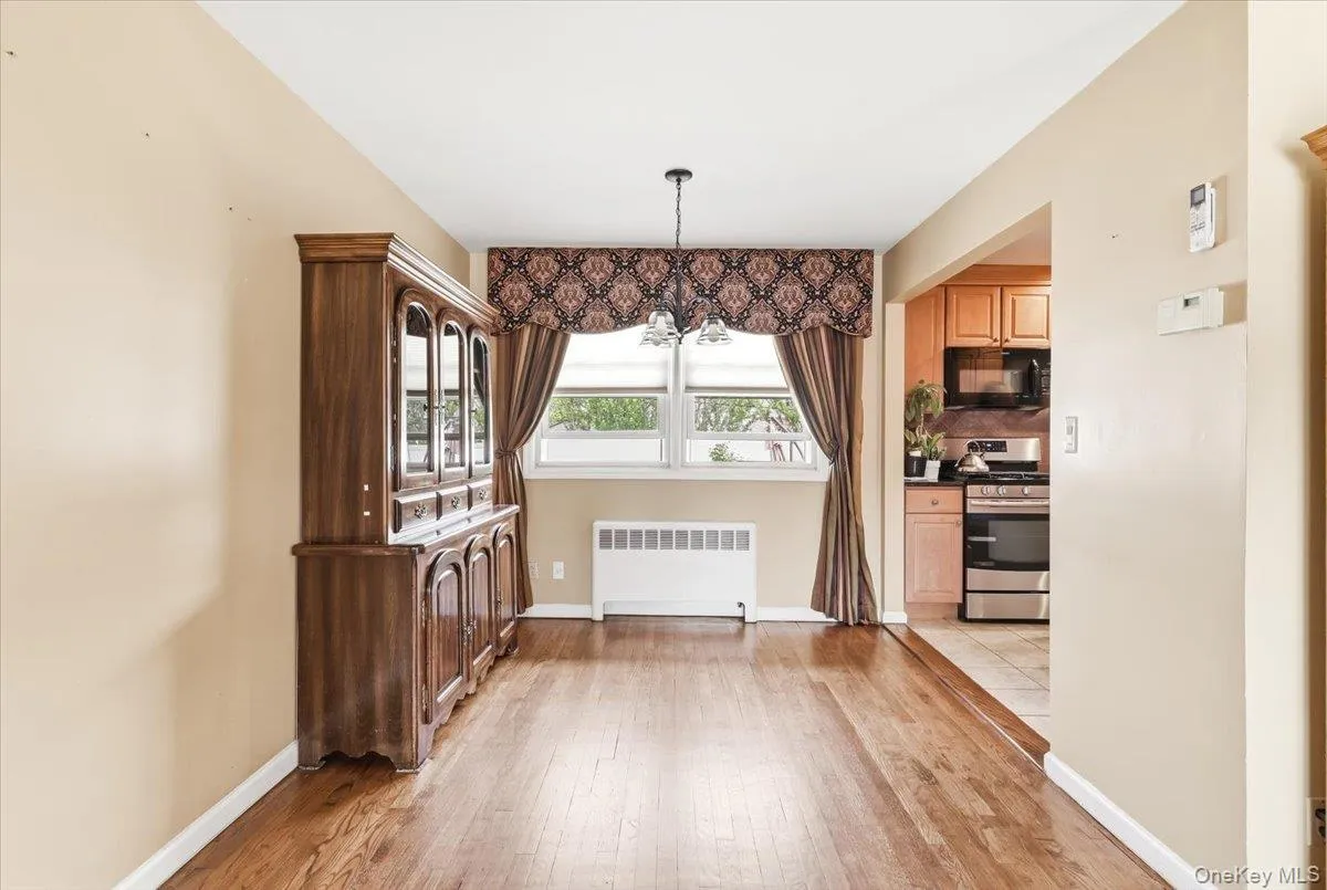 39 Grant Street, Oyster Bay, NY, 4 Bedrooms Bedrooms, 8 Rooms Rooms,1 BathroomBathrooms,Residential,For Rent,Grant,0,1013517 39 Grant Street, Oyster Bay, NY, 4 Bedrooms Bedrooms, 8 Rooms Rooms,1 BathroomBathrooms,Residential,For Rent,Grant,0,1013517