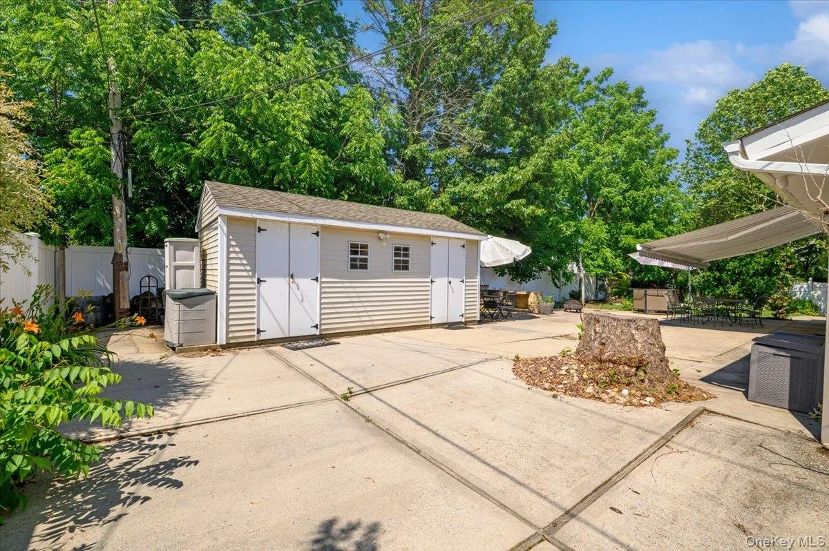 2 Bridge Lane, Oyster Bay, NY, 5 Bedrooms Bedrooms, 10 Rooms Rooms,3 BathroomsBathrooms,Residential,For Rent,Bridge,0,1013522 2 Bridge Lane, Oyster Bay, NY, 5 Bedrooms Bedrooms, 10 Rooms Rooms,3 BathroomsBathrooms,Residential,For Rent,Bridge,0,1013522