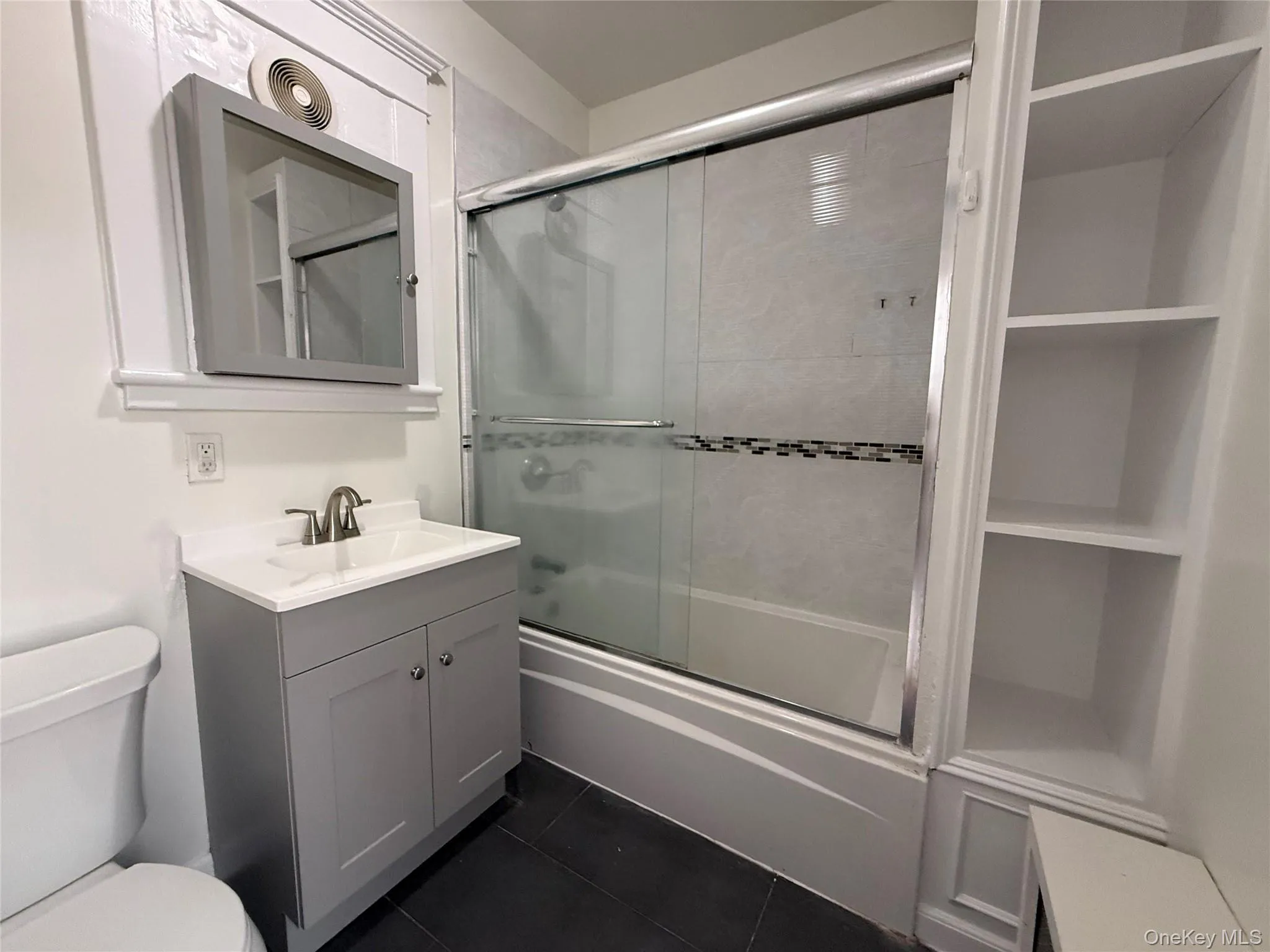 632 Middle Neck Road, North Hempstead, NY, 3 Bedrooms Bedrooms, 6 Rooms Rooms,1 BathroomBathrooms,Residential Lease,For Rent,Middle Neck,0,1013530 632 Middle Neck Road, North Hempstead, NY, 3 Bedrooms Bedrooms, 6 Rooms Rooms,1 BathroomBathrooms,Residential Lease,For Rent,Middle Neck,0,1013530
