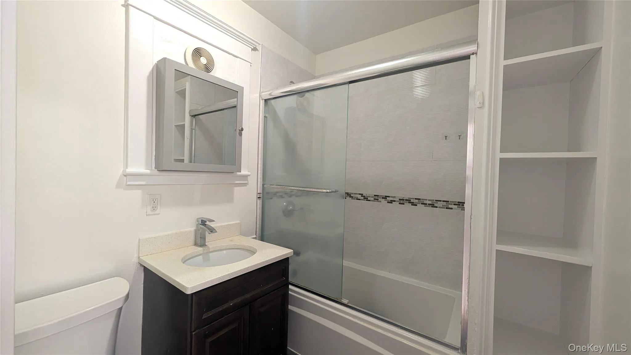 632 Middle Neck Road, North Hempstead, NY, 3 Bedrooms Bedrooms, 6 Rooms Rooms,1 BathroomBathrooms,Residential Lease,For Rent,Middle Neck,0,1013530 632 Middle Neck Road, North Hempstead, NY, 3 Bedrooms Bedrooms, 6 Rooms Rooms,1 BathroomBathrooms,Residential Lease,For Rent,Middle Neck,0,1013530