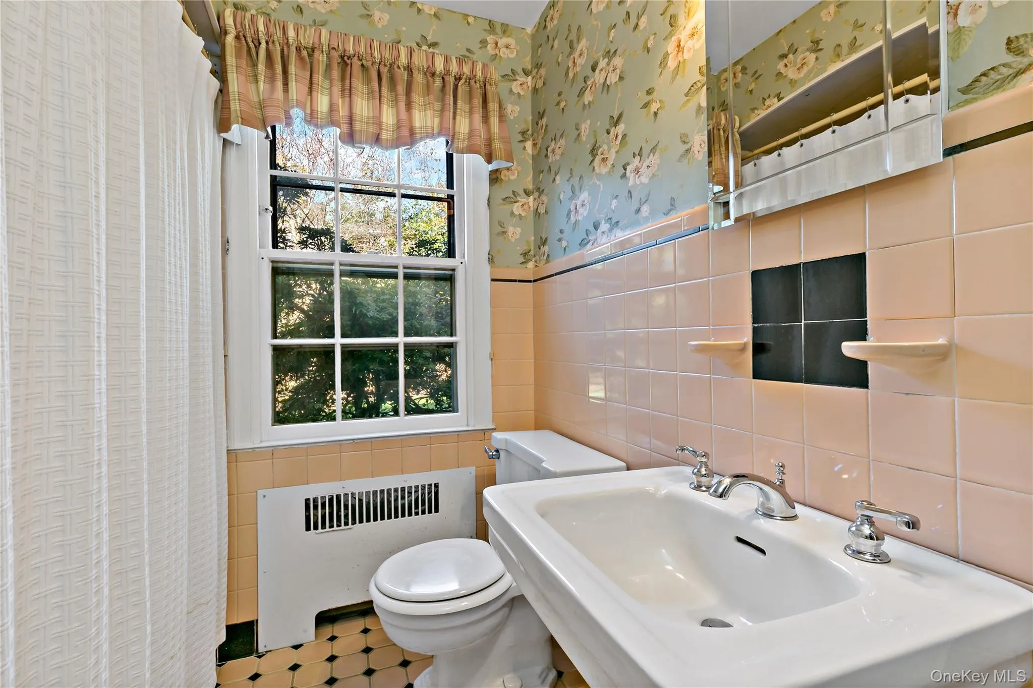1050 Knollwood Road, Greenburgh, NY, 3 Bedrooms Bedrooms, 10 Rooms Rooms,3 BathroomsBathrooms,Residential,For Rent,Knollwood,0,1013549 1050 Knollwood Road, Greenburgh, NY, 3 Bedrooms Bedrooms, 10 Rooms Rooms,3 BathroomsBathrooms,Residential,For Rent,Knollwood,0,1013549