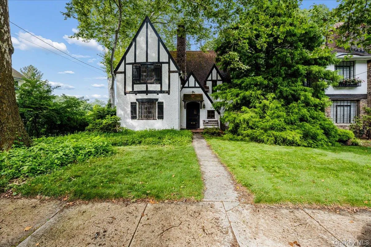 43 Pinecrest Parkway, Greenburgh, NY, 4 Bedrooms Bedrooms, 8 Rooms Rooms,1 BathroomBathrooms,Residential,For Rent,Pinecrest,0,1013607 43 Pinecrest Parkway, Greenburgh, NY, 4 Bedrooms Bedrooms, 8 Rooms Rooms,1 BathroomBathrooms,Residential,For Rent,Pinecrest,0,1013607