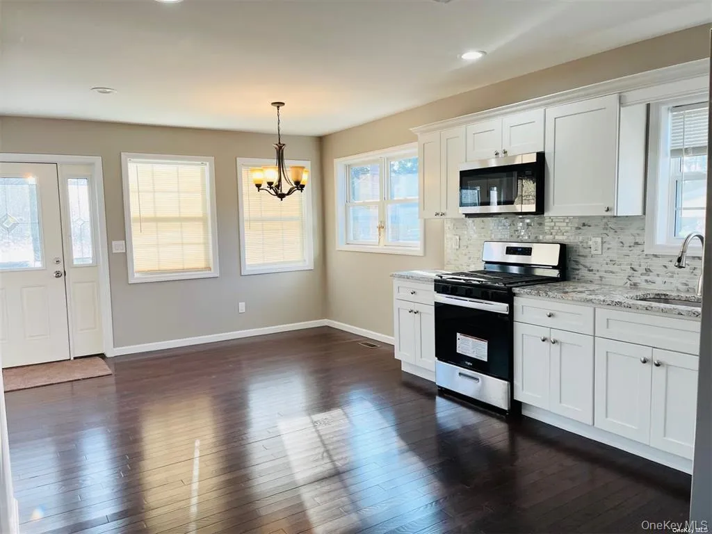 11 Grant Avenue, Islip, NY, 3 Bedrooms Bedrooms, 5 Rooms Rooms,1 BathroomBathrooms,Residential Lease,For Rent,Grant,0,1013616 11 Grant Avenue, Islip, NY, 3 Bedrooms Bedrooms, 5 Rooms Rooms,1 BathroomBathrooms,Residential Lease,For Rent,Grant,0,1013616