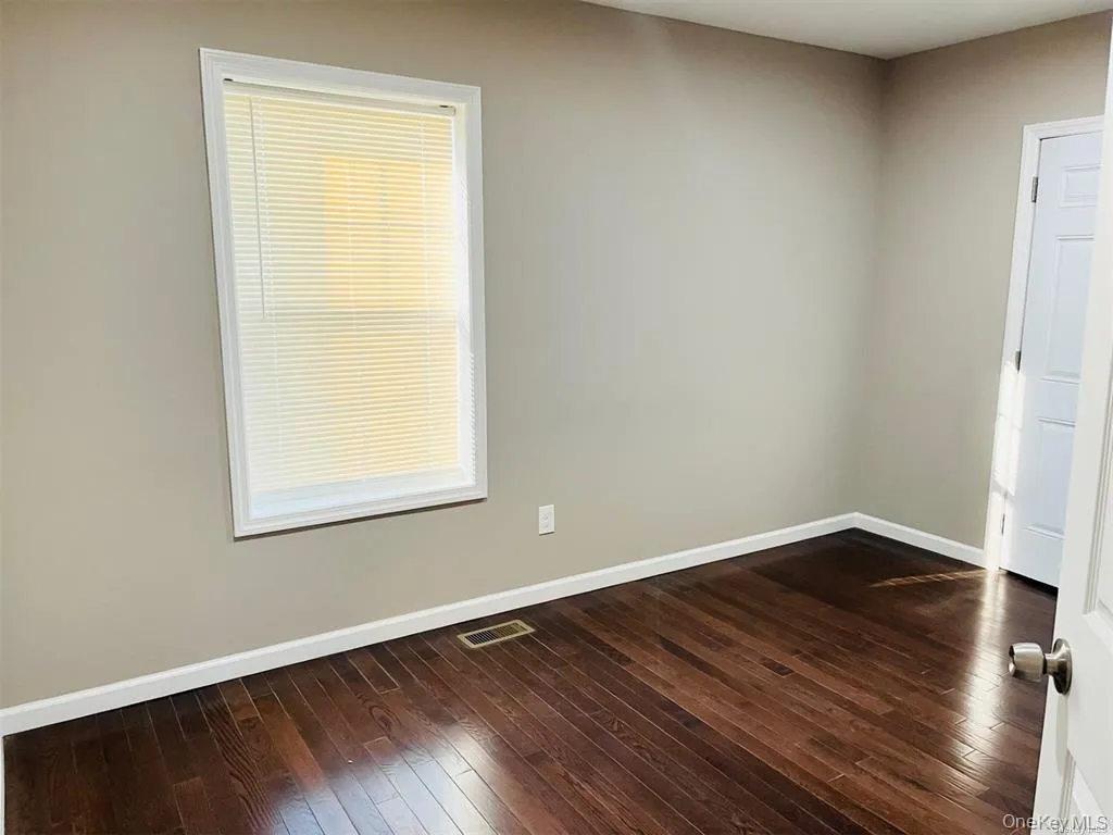 11 Grant Avenue, Islip, NY, 3 Bedrooms Bedrooms, 5 Rooms Rooms,1 BathroomBathrooms,Residential Lease,For Rent,Grant,0,1013616 11 Grant Avenue, Islip, NY, 3 Bedrooms Bedrooms, 5 Rooms Rooms,1 BathroomBathrooms,Residential Lease,For Rent,Grant,0,1013616