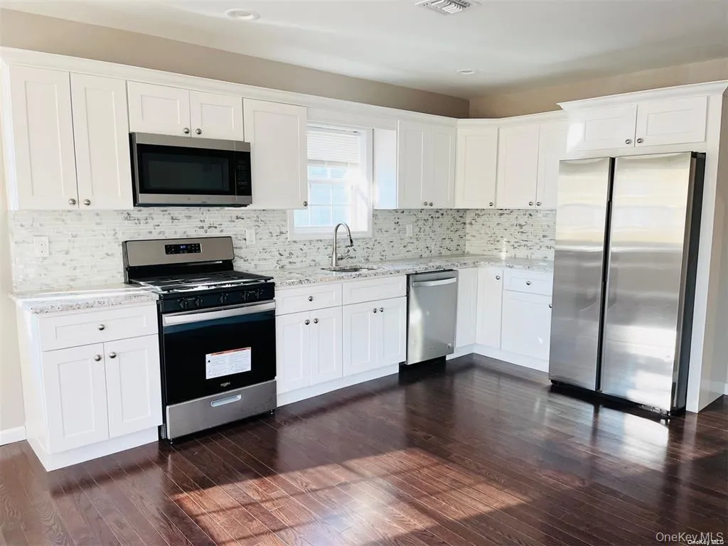 11 Grant Avenue, Islip, NY, 3 Bedrooms Bedrooms, 5 Rooms Rooms,1 BathroomBathrooms,Residential Lease,For Rent,Grant,0,1013616 11 Grant Avenue, Islip, NY, 3 Bedrooms Bedrooms, 5 Rooms Rooms,1 BathroomBathrooms,Residential Lease,For Rent,Grant,0,1013616