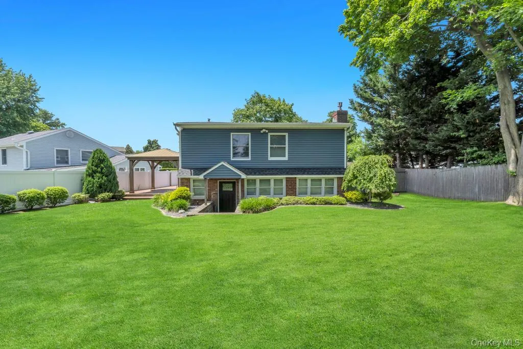3 Drake Lane, Smithtown, NY, 4 Bedrooms Bedrooms, 9 Rooms Rooms,3 BathroomsBathrooms,Residential,For Rent,Drake,0,1013630 3 Drake Lane, Smithtown, NY, 4 Bedrooms Bedrooms, 9 Rooms Rooms,3 BathroomsBathrooms,Residential,For Rent,Drake,0,1013630