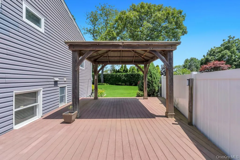 3 Drake Lane, Smithtown, NY, 4 Bedrooms Bedrooms, 9 Rooms Rooms,3 BathroomsBathrooms,Residential,For Rent,Drake,0,1013630 3 Drake Lane, Smithtown, NY, 4 Bedrooms Bedrooms, 9 Rooms Rooms,3 BathroomsBathrooms,Residential,For Rent,Drake,0,1013630