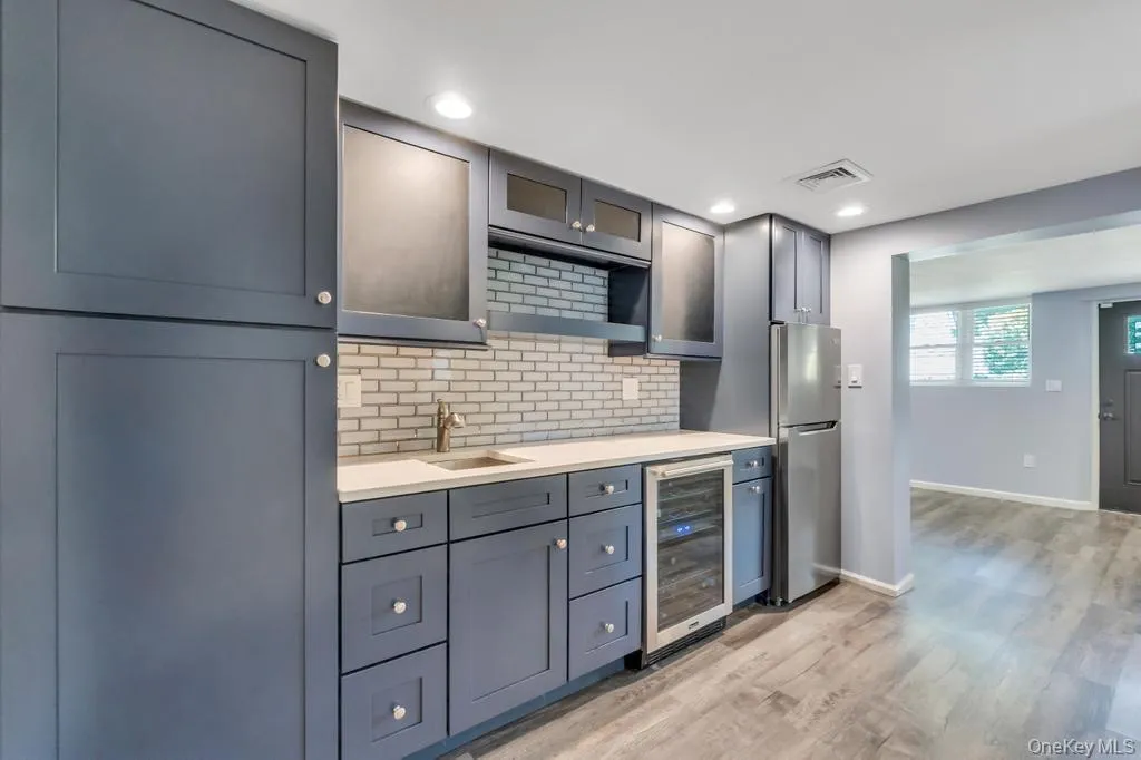 3 Drake Lane, Smithtown, NY, 4 Bedrooms Bedrooms, 9 Rooms Rooms,3 BathroomsBathrooms,Residential,For Rent,Drake,0,1013630 3 Drake Lane, Smithtown, NY, 4 Bedrooms Bedrooms, 9 Rooms Rooms,3 BathroomsBathrooms,Residential,For Rent,Drake,0,1013630