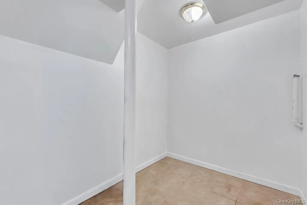 3 Drake Lane, Smithtown, NY, 4 Bedrooms Bedrooms, 9 Rooms Rooms,3 BathroomsBathrooms,Residential,For Rent,Drake,0,1013630 3 Drake Lane, Smithtown, NY, 4 Bedrooms Bedrooms, 9 Rooms Rooms,3 BathroomsBathrooms,Residential,For Rent,Drake,0,1013630