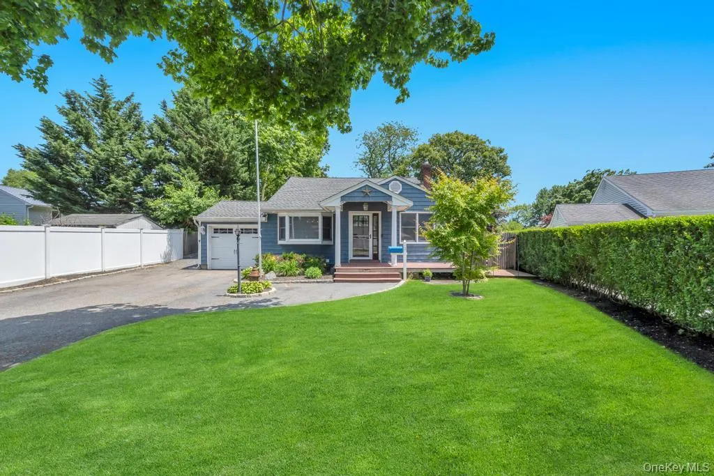 3 Drake Lane, Smithtown, NY, 4 Bedrooms Bedrooms, 9 Rooms Rooms,3 BathroomsBathrooms,Residential,For Rent,Drake,0,1013630 3 Drake Lane, Smithtown, NY, 4 Bedrooms Bedrooms, 9 Rooms Rooms,3 BathroomsBathrooms,Residential,For Rent,Drake,0,1013630