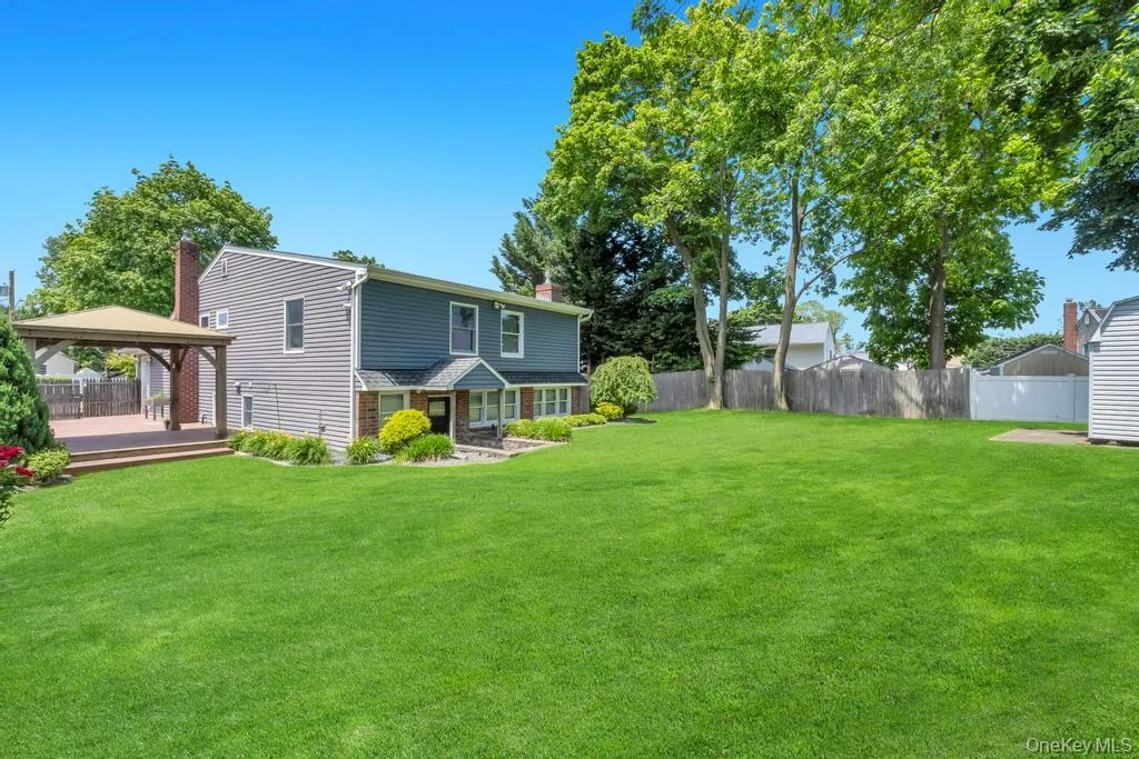 3 Drake Lane, Smithtown, NY, 4 Bedrooms Bedrooms, 9 Rooms Rooms,3 BathroomsBathrooms,Residential,For Rent,Drake,0,1013630 3 Drake Lane, Smithtown, NY, 4 Bedrooms Bedrooms, 9 Rooms Rooms,3 BathroomsBathrooms,Residential,For Rent,Drake,0,1013630