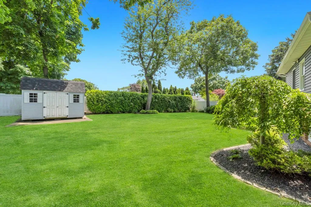 3 Drake Lane, Smithtown, NY, 4 Bedrooms Bedrooms, 9 Rooms Rooms,3 BathroomsBathrooms,Residential,For Rent,Drake,0,1013630 3 Drake Lane, Smithtown, NY, 4 Bedrooms Bedrooms, 9 Rooms Rooms,3 BathroomsBathrooms,Residential,For Rent,Drake,0,1013630