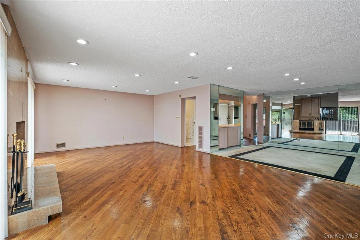 2 Maple Run Drive, Oyster Bay, NY, 3 Bedrooms Bedrooms, 7 Rooms Rooms,2 BathroomsBathrooms,Residential,For Rent,Maple Run,0,1013640 2 Maple Run Drive, Oyster Bay, NY, 3 Bedrooms Bedrooms, 7 Rooms Rooms,2 BathroomsBathrooms,Residential,For Rent,Maple Run,0,1013640