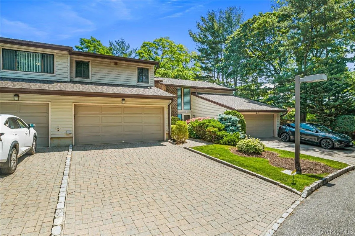 driveway/ garage driveway/ garage