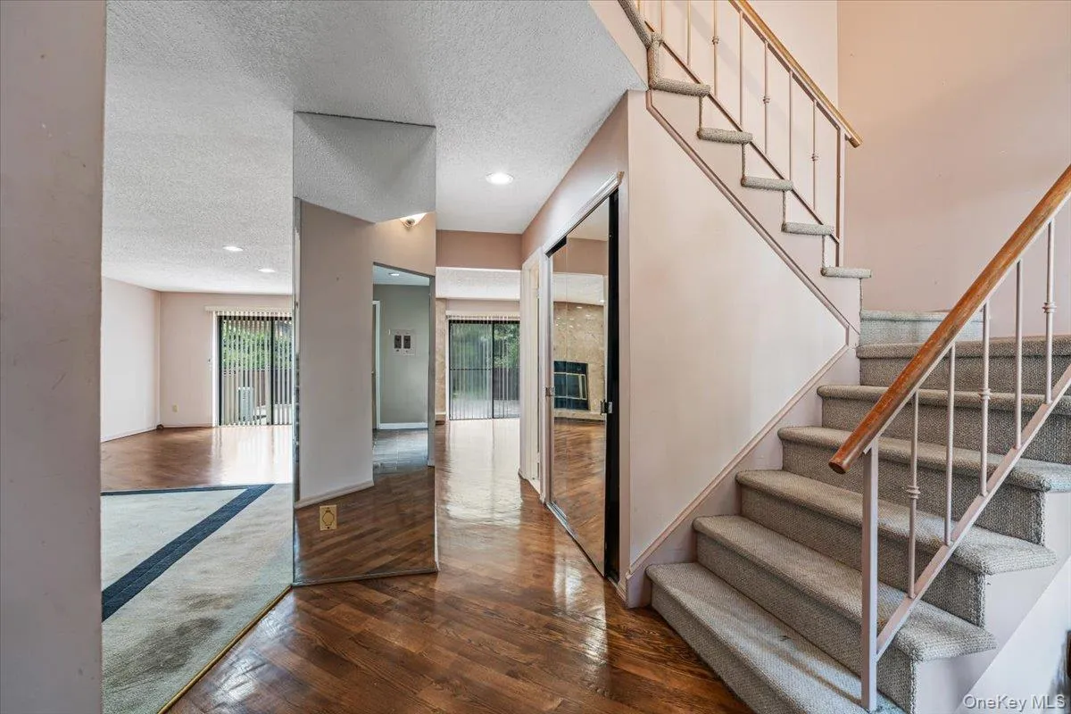 2 Maple Run Drive, Oyster Bay, NY, 3 Bedrooms Bedrooms, 7 Rooms Rooms,2 BathroomsBathrooms,Residential,For Rent,Maple Run,0,1013640 2 Maple Run Drive, Oyster Bay, NY, 3 Bedrooms Bedrooms, 7 Rooms Rooms,2 BathroomsBathrooms,Residential,For Rent,Maple Run,0,1013640
