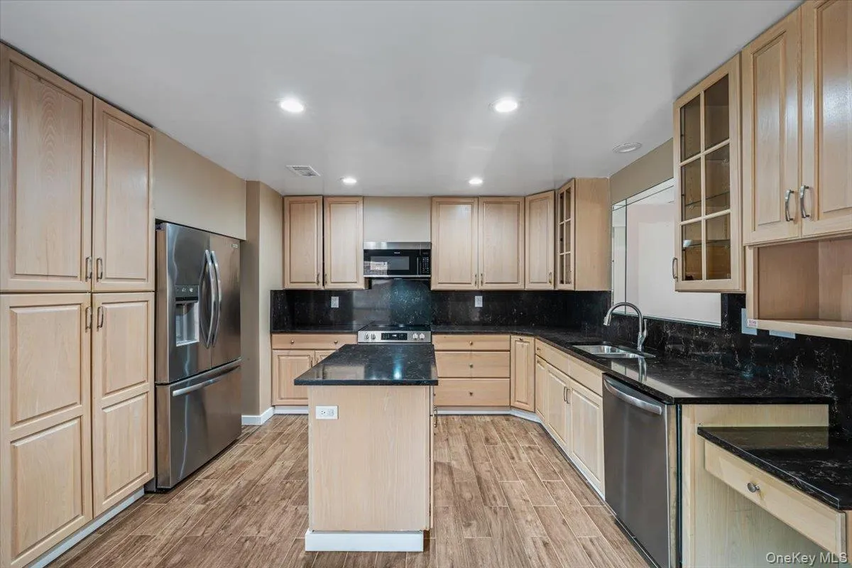 Eat in Kitchen Eat in Kitchen