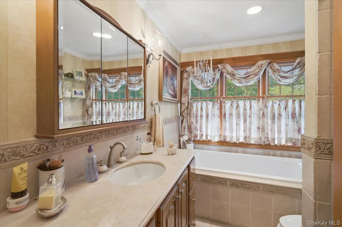 6 Redwood Drive, Huntington, NY, 4 Bedrooms Bedrooms, 8 Rooms Rooms,3 BathroomsBathrooms,Residential,For Rent,Redwood,0,1013646 6 Redwood Drive, Huntington, NY, 4 Bedrooms Bedrooms, 8 Rooms Rooms,3 BathroomsBathrooms,Residential,For Rent,Redwood,0,1013646