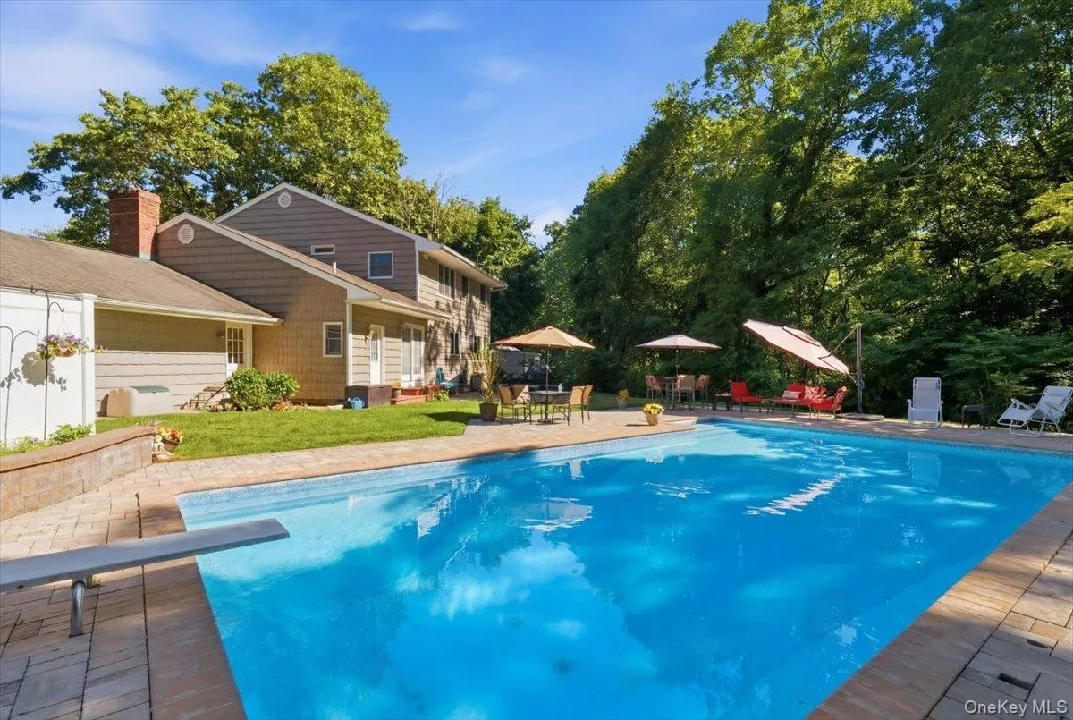 6 Redwood Drive, Huntington, NY, 4 Bedrooms Bedrooms, 8 Rooms Rooms,3 BathroomsBathrooms,Residential,For Rent,Redwood,0,1013646 6 Redwood Drive, Huntington, NY, 4 Bedrooms Bedrooms, 8 Rooms Rooms,3 BathroomsBathrooms,Residential,For Rent,Redwood,0,1013646