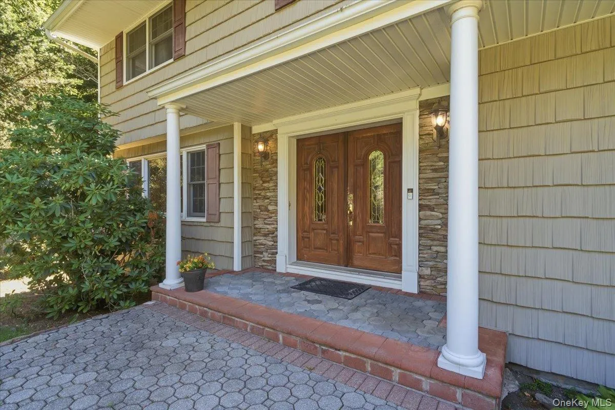 6 Redwood Drive, Huntington, NY, 4 Bedrooms Bedrooms, 8 Rooms Rooms,3 BathroomsBathrooms,Residential,For Rent,Redwood,0,KEY1013646 6 Redwood Drive, Huntington, NY, 4 Bedrooms Bedrooms, 8 Rooms Rooms,3 BathroomsBathrooms,Residential,For Rent,Redwood,0,KEY1013646