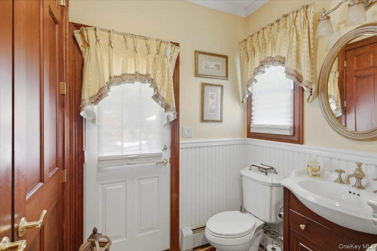6 Redwood Drive, Huntington, NY, 4 Bedrooms Bedrooms, 8 Rooms Rooms,3 BathroomsBathrooms,Residential,For Rent,Redwood,0,1013646 6 Redwood Drive, Huntington, NY, 4 Bedrooms Bedrooms, 8 Rooms Rooms,3 BathroomsBathrooms,Residential,For Rent,Redwood,0,1013646