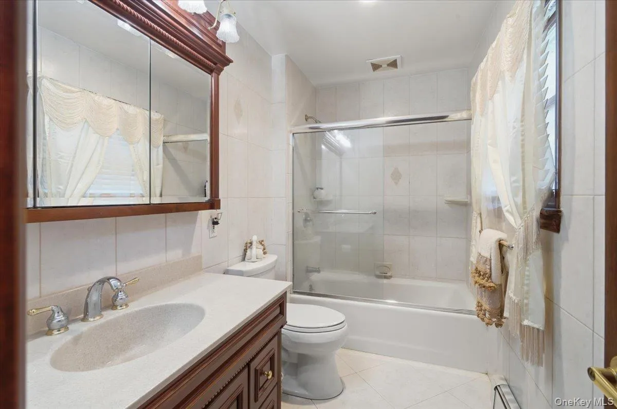 6 Redwood Drive, Huntington, NY, 4 Bedrooms Bedrooms, 8 Rooms Rooms,3 BathroomsBathrooms,Residential,For Rent,Redwood,0,1013646 6 Redwood Drive, Huntington, NY, 4 Bedrooms Bedrooms, 8 Rooms Rooms,3 BathroomsBathrooms,Residential,For Rent,Redwood,0,1013646