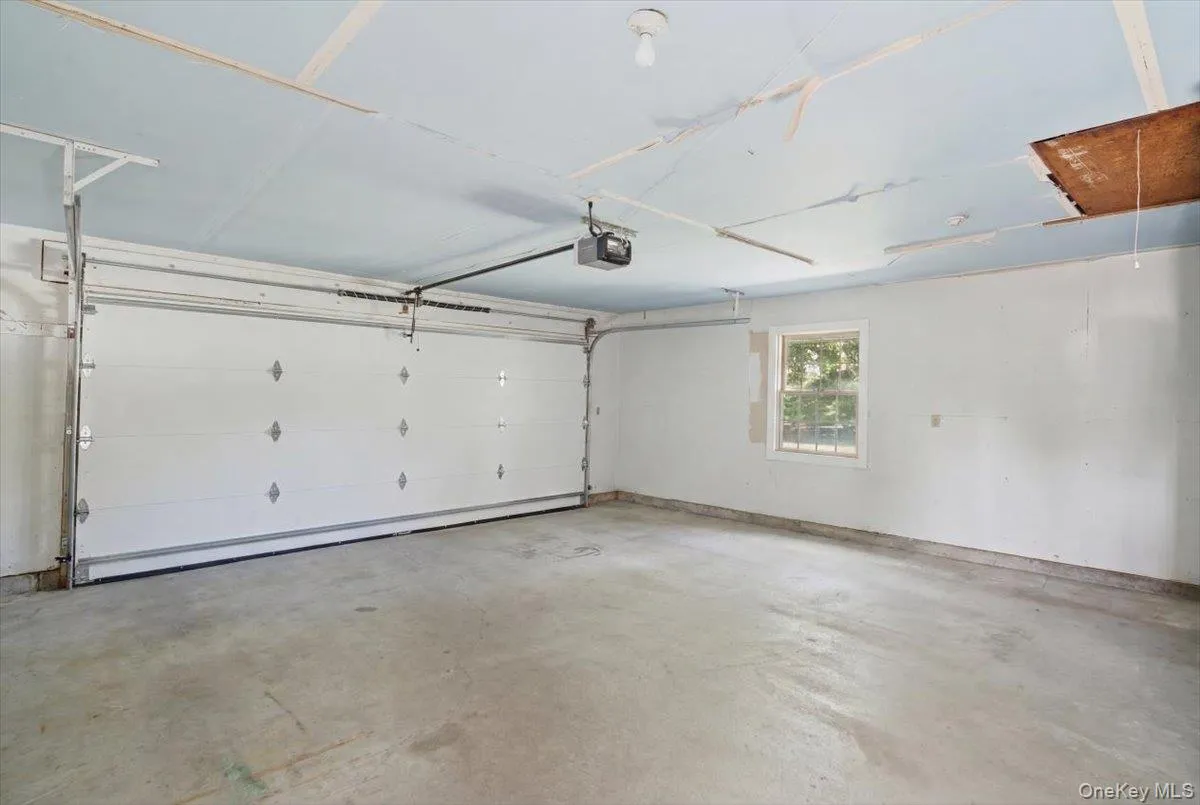 6 Redwood Drive, Huntington, NY, 4 Bedrooms Bedrooms, 8 Rooms Rooms,3 BathroomsBathrooms,Residential,For Rent,Redwood,0,1013646 6 Redwood Drive, Huntington, NY, 4 Bedrooms Bedrooms, 8 Rooms Rooms,3 BathroomsBathrooms,Residential,For Rent,Redwood,0,1013646