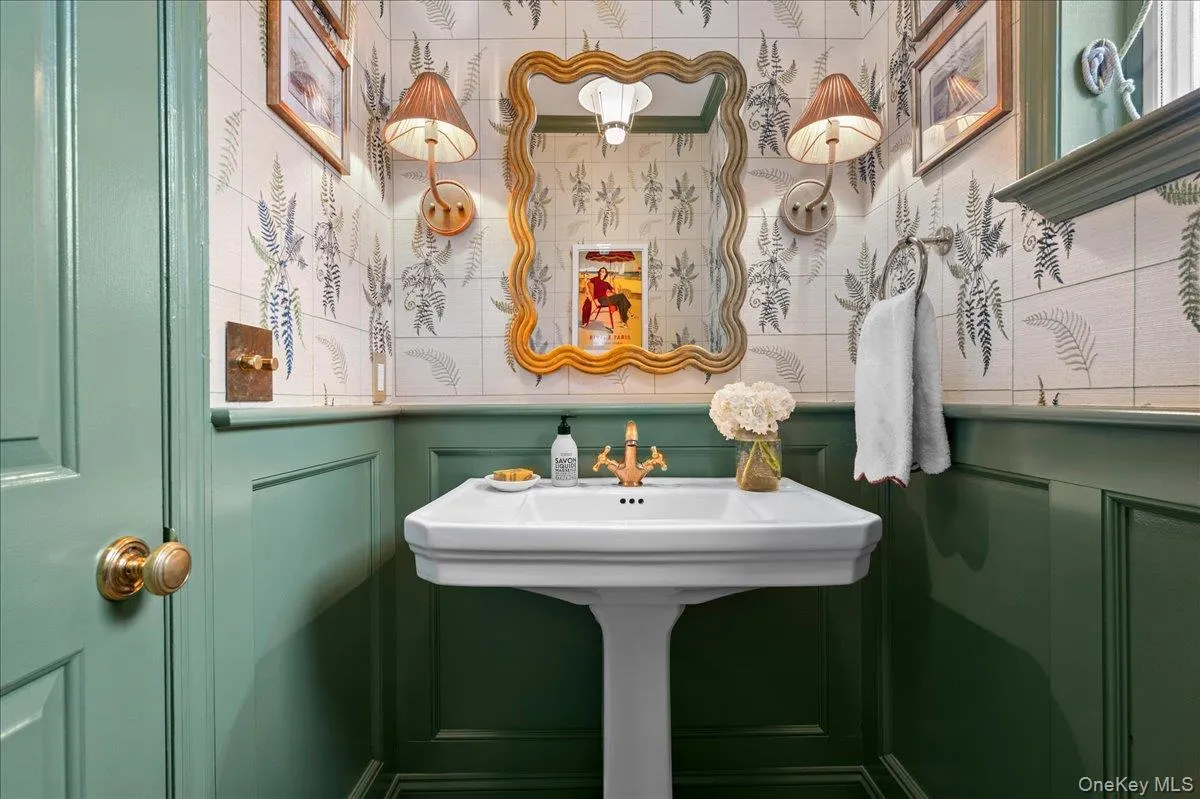 Formal powder room Formal powder room