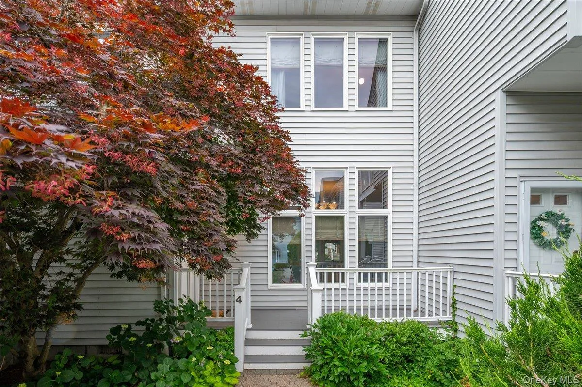 Front entrway/deck Front entrway/deck
