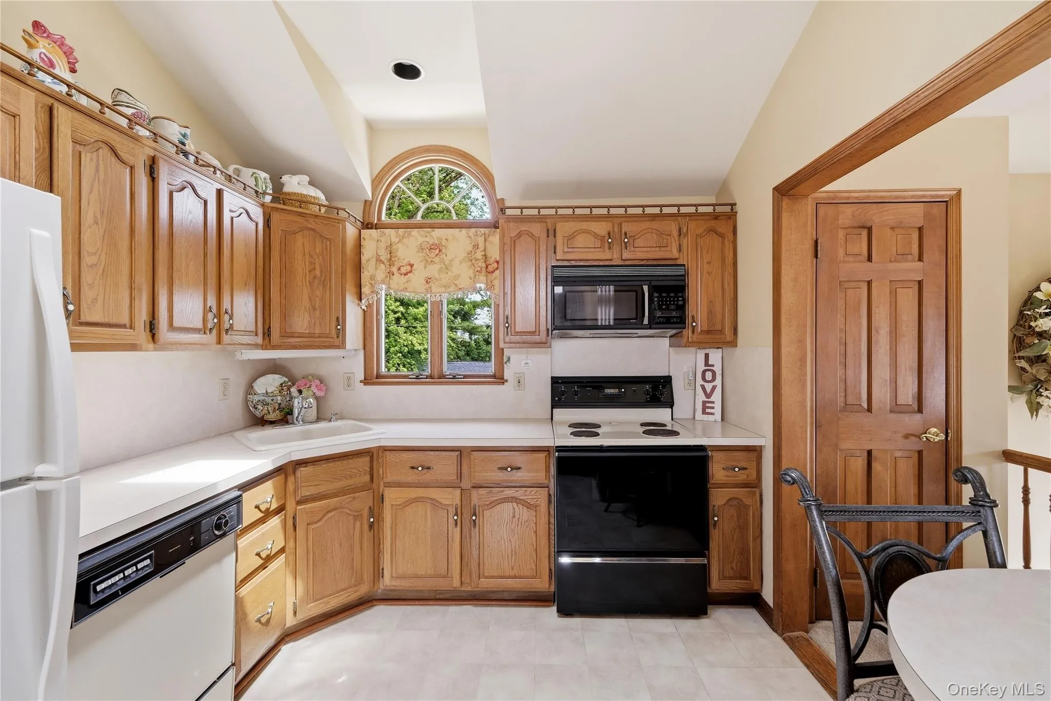 504 Staples Street, Oyster Bay, NY, 3 Bedrooms Bedrooms, 8 Rooms Rooms,2 BathroomsBathrooms,Residential,For Rent,Staples,0,1013658 504 Staples Street, Oyster Bay, NY, 3 Bedrooms Bedrooms, 8 Rooms Rooms,2 BathroomsBathrooms,Residential,For Rent,Staples,0,1013658