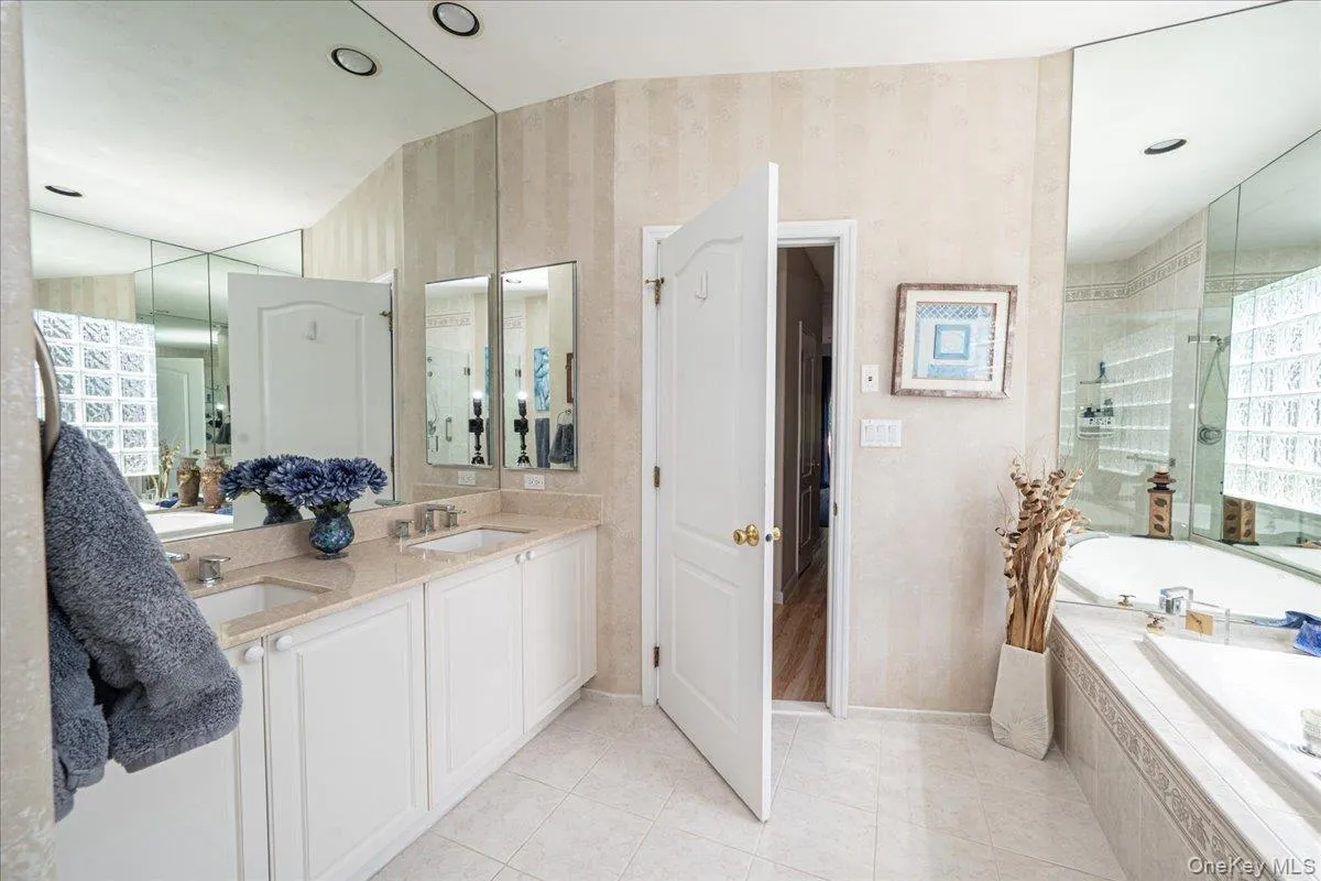 10 Windwatch Drive, Islip, NY, 4 Bedrooms Bedrooms, 8 Rooms Rooms,2 BathroomsBathrooms,Residential,For Rent,Windwatch,0,1013663 10 Windwatch Drive, Islip, NY, 4 Bedrooms Bedrooms, 8 Rooms Rooms,2 BathroomsBathrooms,Residential,For Rent,Windwatch,0,1013663