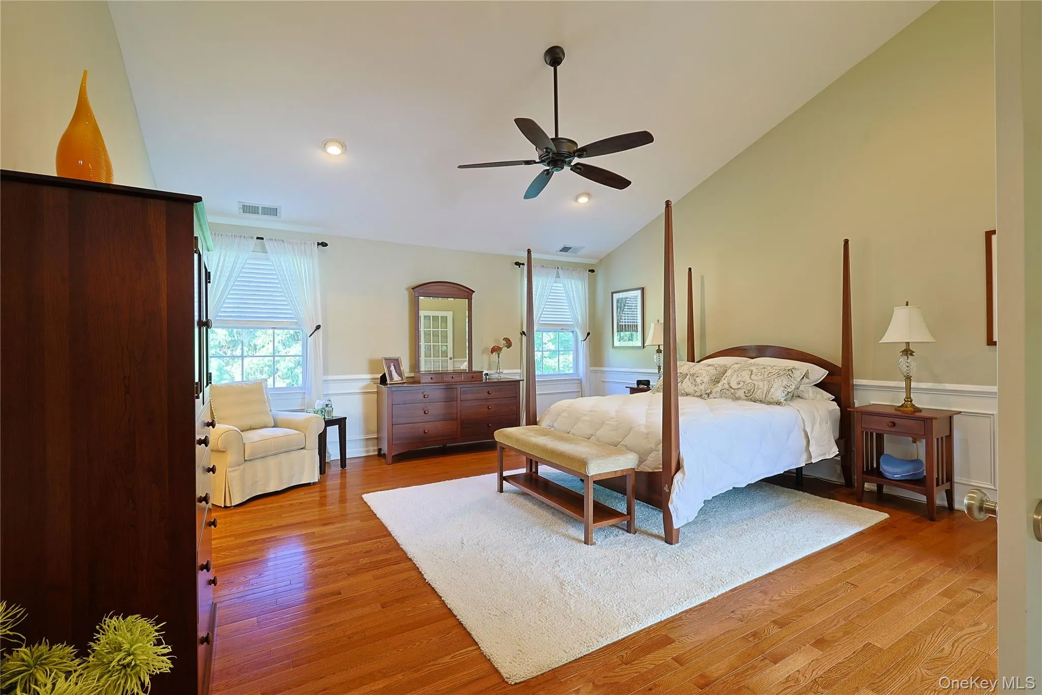 Primary bedroom with en-suite, walk-in closet and den. Primary bedroom with en-suite, walk-in closet and den.