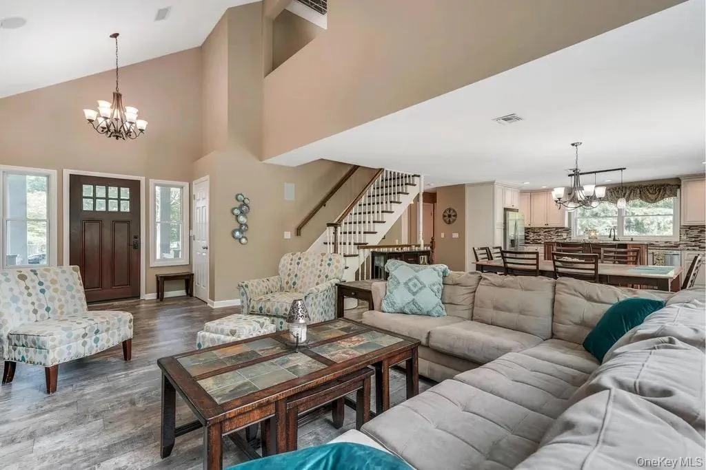 116 6th Street, Smithtown, NY, 5 Bedrooms Bedrooms, 9 Rooms Rooms,4 BathroomsBathrooms,Residential,For Rent,6th,0,1013666 116 6th Street, Smithtown, NY, 5 Bedrooms Bedrooms, 9 Rooms Rooms,4 BathroomsBathrooms,Residential,For Rent,6th,0,1013666