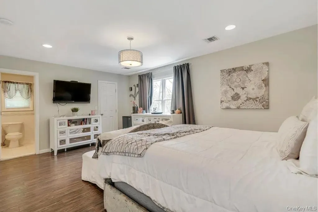 116 6th Street, Smithtown, NY, 5 Bedrooms Bedrooms, 9 Rooms Rooms,4 BathroomsBathrooms,Residential,For Rent,6th,0,1013666 116 6th Street, Smithtown, NY, 5 Bedrooms Bedrooms, 9 Rooms Rooms,4 BathroomsBathrooms,Residential,For Rent,6th,0,1013666