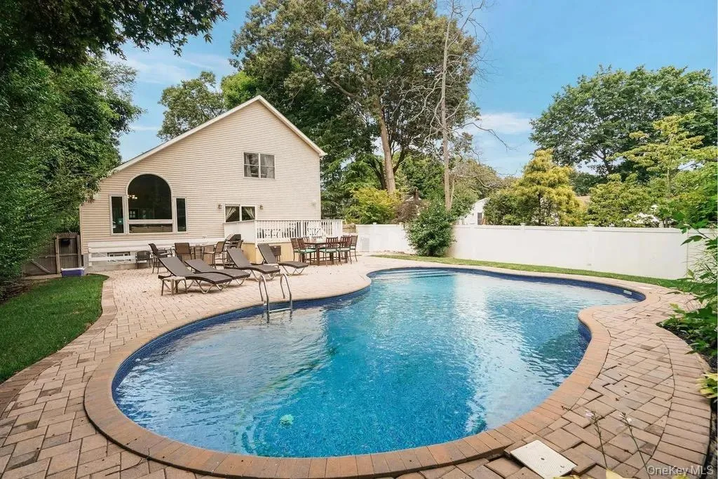 116 6th Street, Smithtown, NY, 5 Bedrooms Bedrooms, 9 Rooms Rooms,4 BathroomsBathrooms,Residential,For Rent,6th,0,1013666 116 6th Street, Smithtown, NY, 5 Bedrooms Bedrooms, 9 Rooms Rooms,4 BathroomsBathrooms,Residential,For Rent,6th,0,1013666