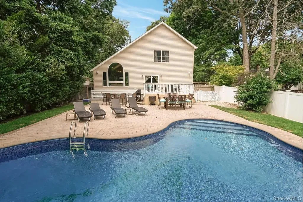 116 6th Street, Smithtown, NY, 5 Bedrooms Bedrooms, 9 Rooms Rooms,4 BathroomsBathrooms,Residential,For Rent,6th,0,1013666 116 6th Street, Smithtown, NY, 5 Bedrooms Bedrooms, 9 Rooms Rooms,4 BathroomsBathrooms,Residential,For Rent,6th,0,1013666
