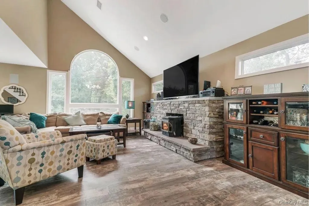 116 6th Street, Smithtown, NY, 5 Bedrooms Bedrooms, 9 Rooms Rooms,4 BathroomsBathrooms,Residential,For Rent,6th,0,1013666 116 6th Street, Smithtown, NY, 5 Bedrooms Bedrooms, 9 Rooms Rooms,4 BathroomsBathrooms,Residential,For Rent,6th,0,1013666