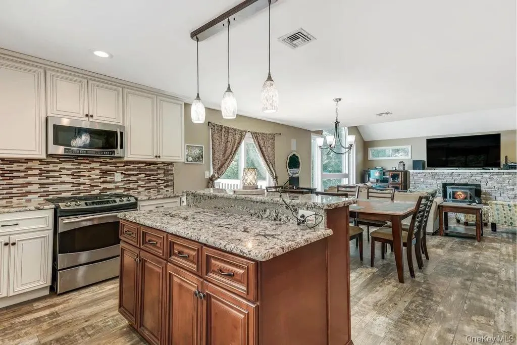 116 6th Street, Smithtown, NY, 5 Bedrooms Bedrooms, 9 Rooms Rooms,4 BathroomsBathrooms,Residential,For Rent,6th,0,1013666 116 6th Street, Smithtown, NY, 5 Bedrooms Bedrooms, 9 Rooms Rooms,4 BathroomsBathrooms,Residential,For Rent,6th,0,1013666