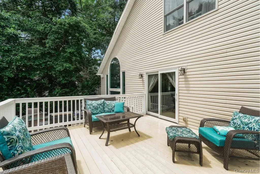 116 6th Street, Smithtown, NY, 5 Bedrooms Bedrooms, 9 Rooms Rooms,4 BathroomsBathrooms,Residential,For Rent,6th,0,1013666 116 6th Street, Smithtown, NY, 5 Bedrooms Bedrooms, 9 Rooms Rooms,4 BathroomsBathrooms,Residential,For Rent,6th,0,1013666