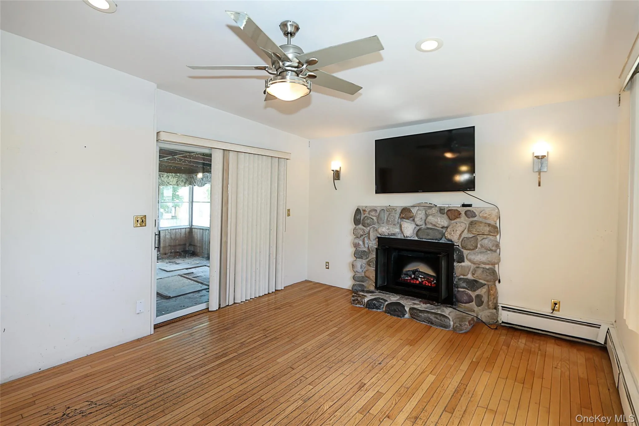 20 Clearwater Road, Babylon, NY, 4 Bedrooms Bedrooms, 7 Rooms Rooms,2 BathroomsBathrooms,Residential,For Rent,Clearwater,0,1013669 20 Clearwater Road, Babylon, NY, 4 Bedrooms Bedrooms, 7 Rooms Rooms,2 BathroomsBathrooms,Residential,For Rent,Clearwater,0,1013669