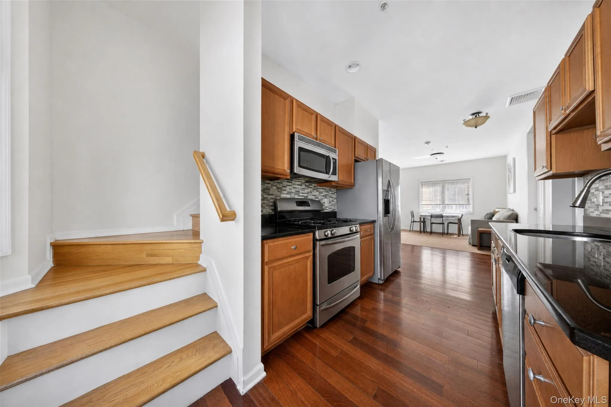 330 Maple Avenue, Hempstead, NY, 1 Bedroom Bedrooms, 4 Rooms Rooms,1 BathroomBathrooms,Residential,For Rent,Maple,0,1013672 330 Maple Avenue, Hempstead, NY, 1 Bedroom Bedrooms, 4 Rooms Rooms,1 BathroomBathrooms,Residential,For Rent,Maple,0,1013672