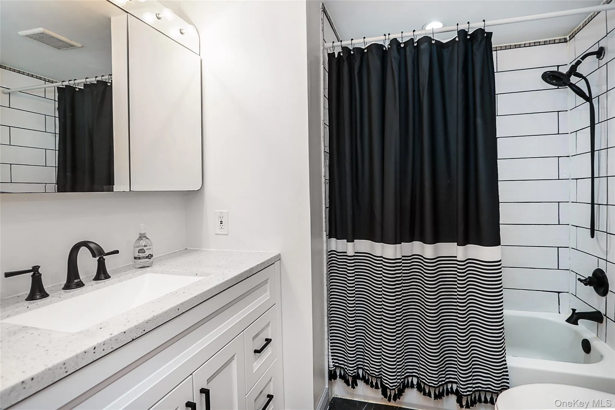 161 Arlyn Drive, Oyster Bay, NY, 6 Bedrooms Bedrooms, 11 Rooms Rooms,2 BathroomsBathrooms,Residential,For Rent,Arlyn,0,1013673 161 Arlyn Drive, Oyster Bay, NY, 6 Bedrooms Bedrooms, 11 Rooms Rooms,2 BathroomsBathrooms,Residential,For Rent,Arlyn,0,1013673