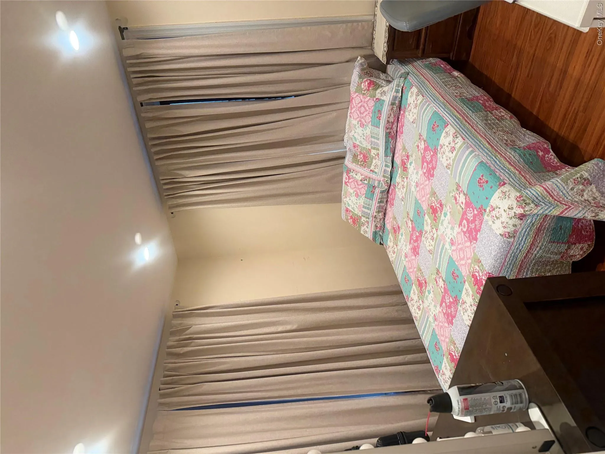 Large bedroom. Large bedroom.
