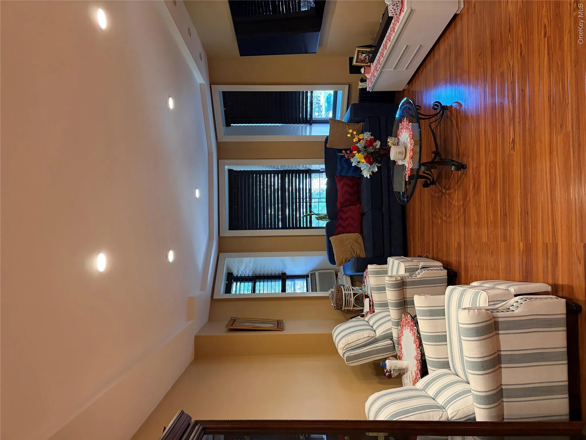 Spacious living room, beautiful floors. Spacious living room, beautiful floors.