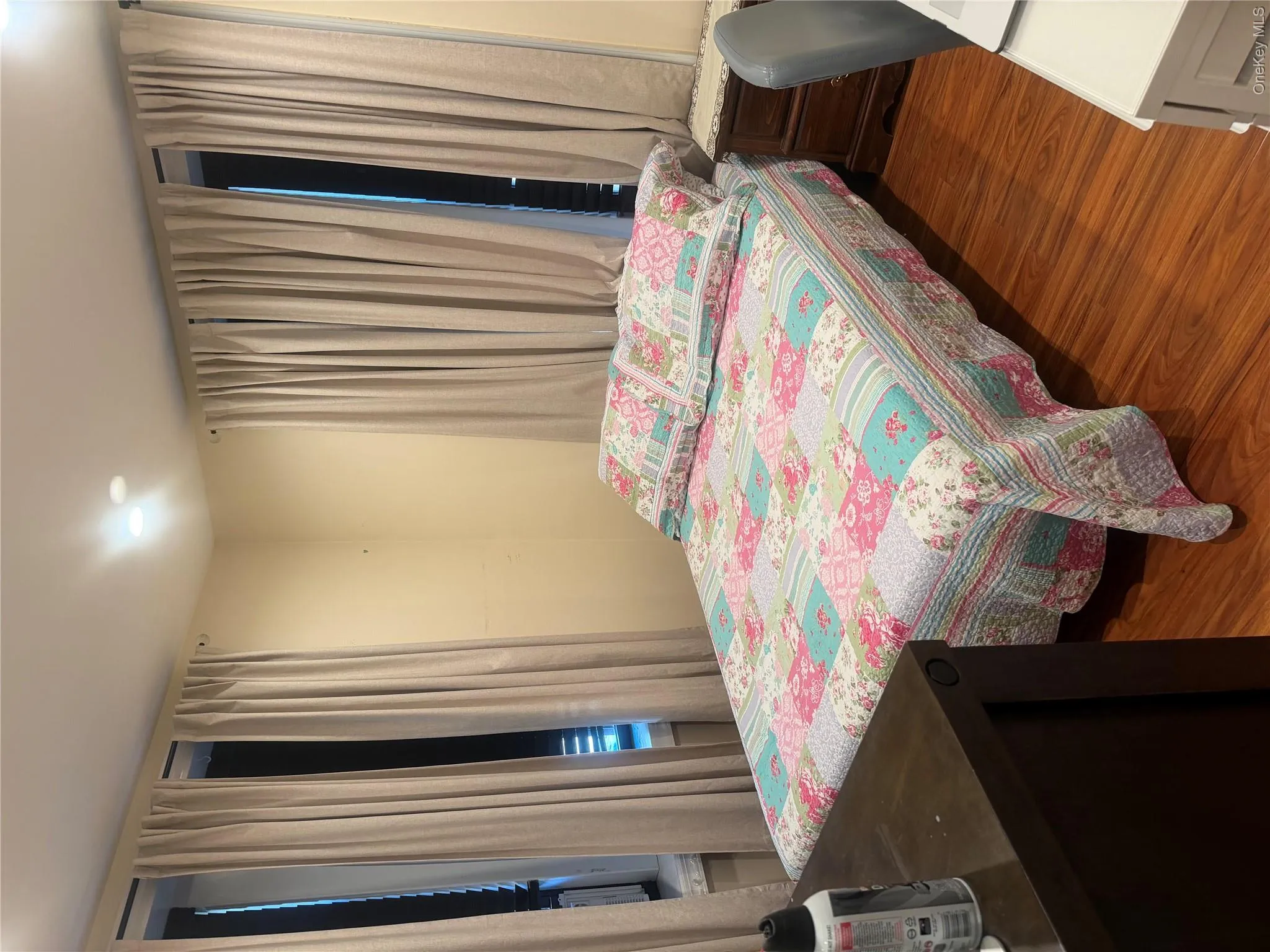 Large bedroom Large bedroom