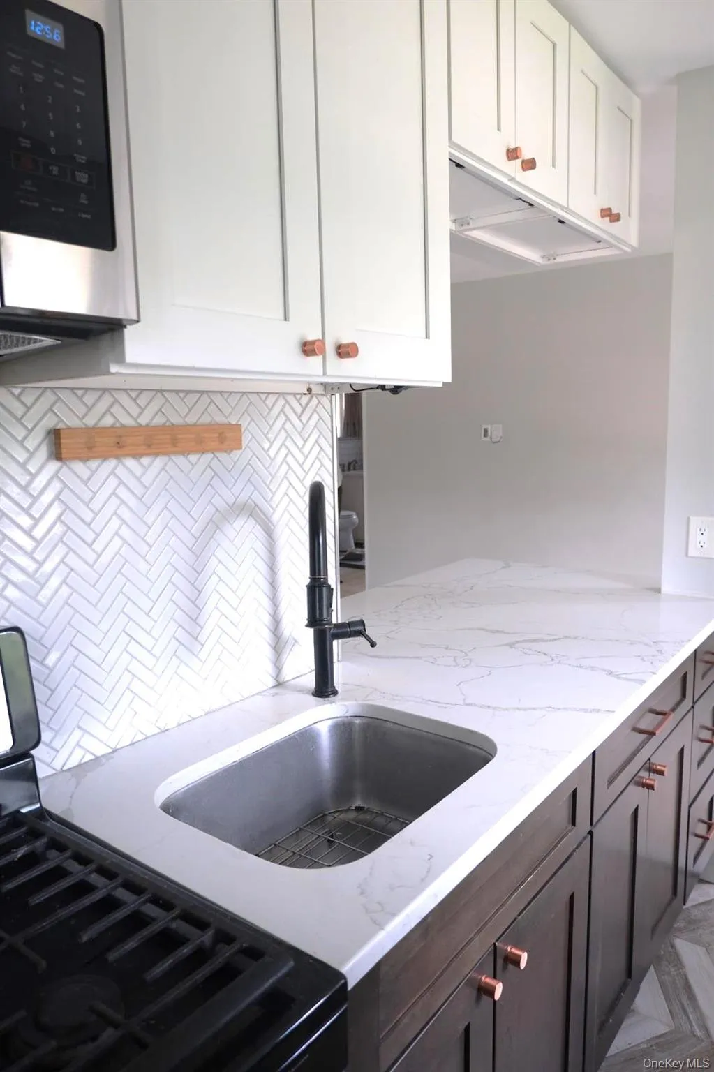 25102 60th Avenue, New York, NY, 1 Bedroom Bedrooms, 5 Rooms Rooms,1 BathroomBathrooms,Residential,For Rent,60th,0,1013676 25102 60th Avenue, New York, NY, 1 Bedroom Bedrooms, 5 Rooms Rooms,1 BathroomBathrooms,Residential,For Rent,60th,0,1013676