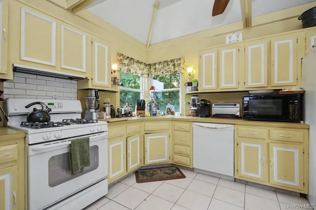 14 (aka #10) Entrance Court, Yonkers, NY, 4 Bedrooms Bedrooms, 8 Rooms Rooms,3 BathroomsBathrooms,Residential,For Rent,Entrance,0,1013686 14 (aka #10) Entrance Court, Yonkers, NY, 4 Bedrooms Bedrooms, 8 Rooms Rooms,3 BathroomsBathrooms,Residential,For Rent,Entrance,0,1013686