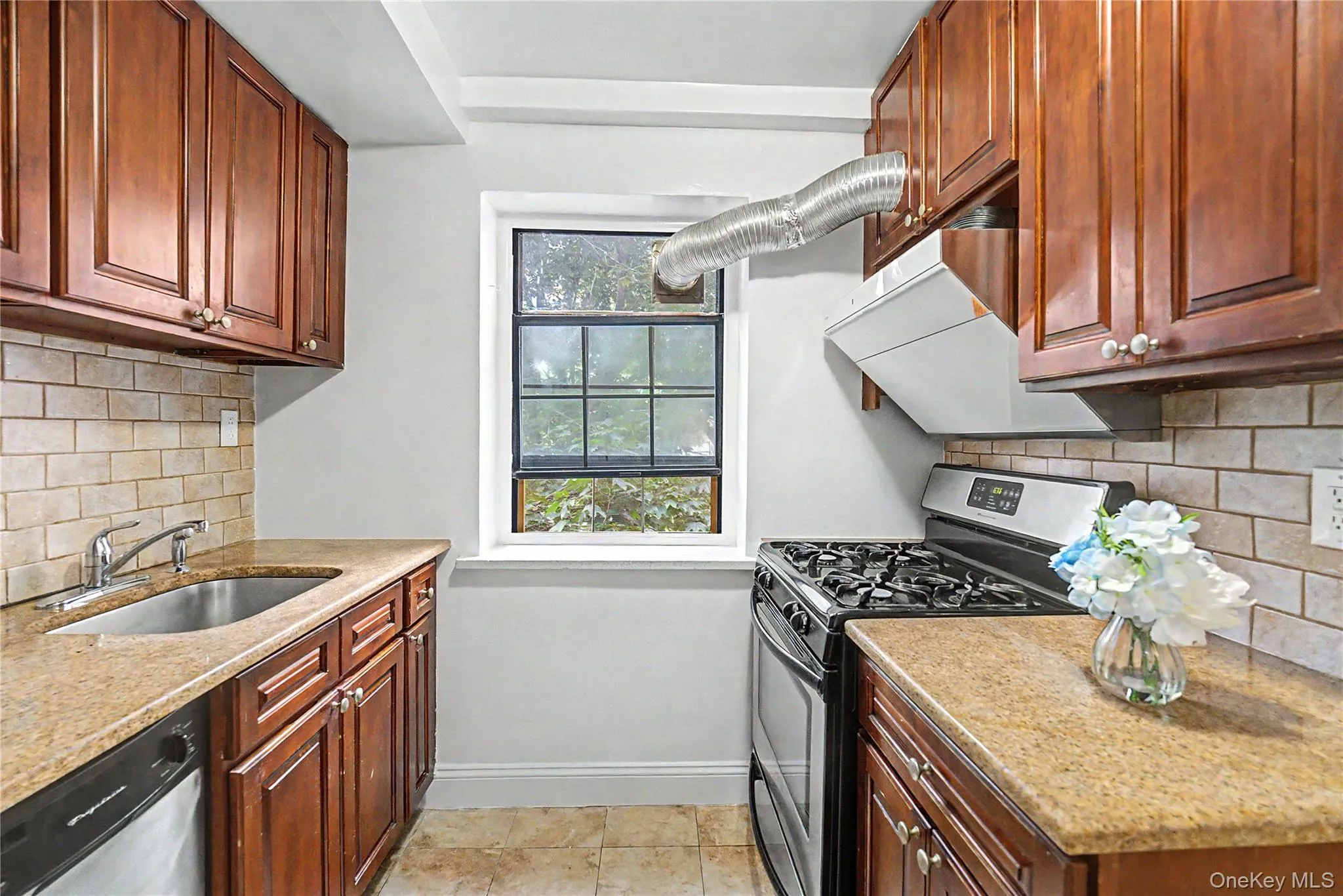 144-36 78th Avenue, New York, NY, 2 Bedrooms Bedrooms, 4 Rooms Rooms,1 BathroomBathrooms,Residential,For Rent,78th,0,1013687 144-36 78th Avenue, New York, NY, 2 Bedrooms Bedrooms, 4 Rooms Rooms,1 BathroomBathrooms,Residential,For Rent,78th,0,1013687