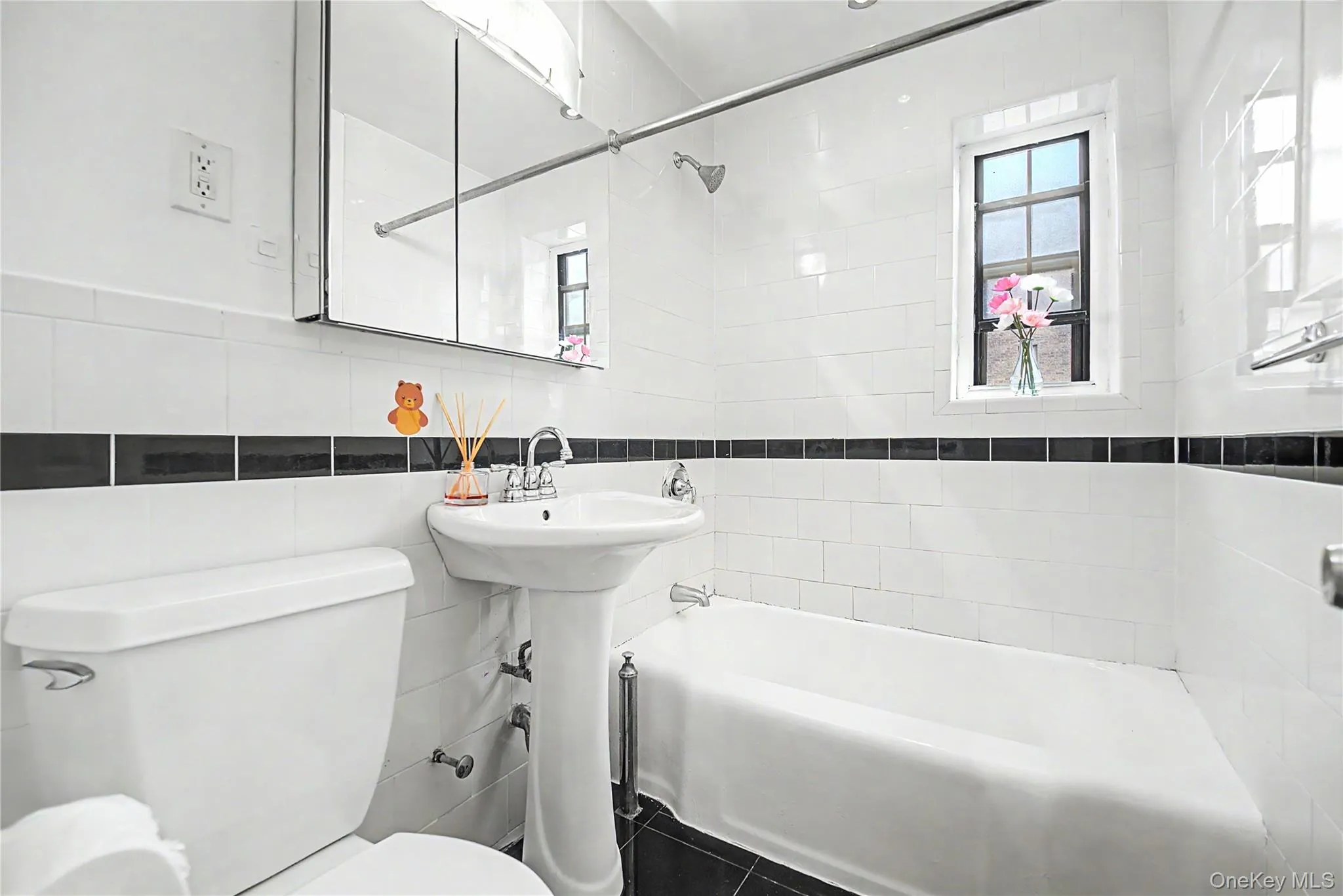 144-36 78th Avenue, New York, NY, 2 Bedrooms Bedrooms, 4 Rooms Rooms,1 BathroomBathrooms,Residential,For Rent,78th,0,1013687 144-36 78th Avenue, New York, NY, 2 Bedrooms Bedrooms, 4 Rooms Rooms,1 BathroomBathrooms,Residential,For Rent,78th,0,1013687