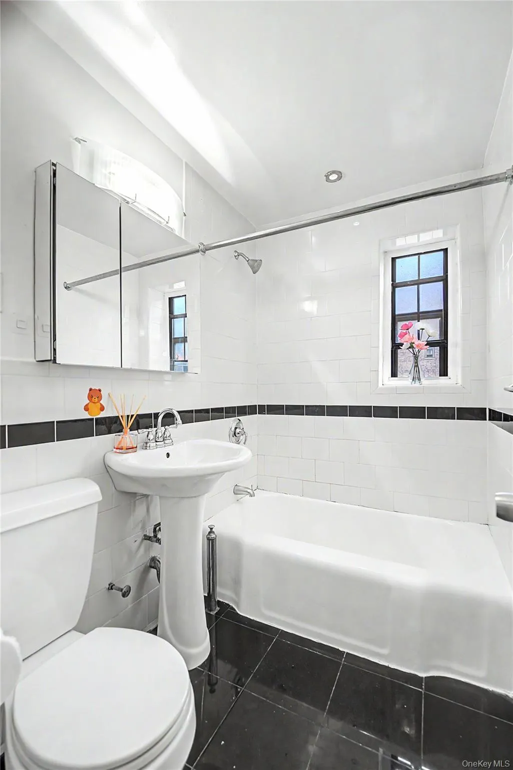 144-36 78th Avenue, New York, NY, 2 Bedrooms Bedrooms, 4 Rooms Rooms,1 BathroomBathrooms,Residential,For Rent,78th,0,1013687 144-36 78th Avenue, New York, NY, 2 Bedrooms Bedrooms, 4 Rooms Rooms,1 BathroomBathrooms,Residential,For Rent,78th,0,1013687