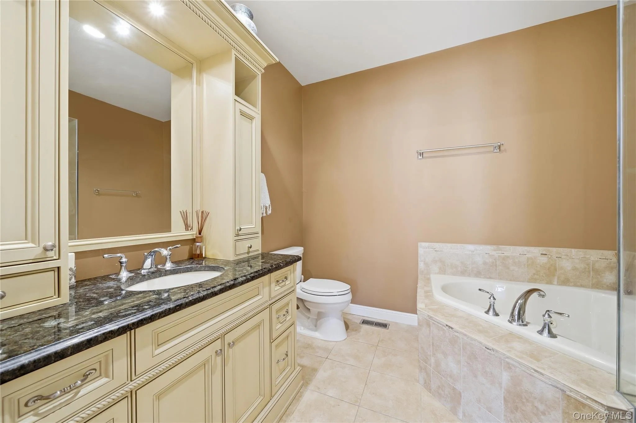 5 Daniels Way, Islip, NY, 3 Bedrooms Bedrooms, 7 Rooms Rooms,3 BathroomsBathrooms,Residential,For Rent,Daniels,0,1013697 5 Daniels Way, Islip, NY, 3 Bedrooms Bedrooms, 7 Rooms Rooms,3 BathroomsBathrooms,Residential,For Rent,Daniels,0,1013697